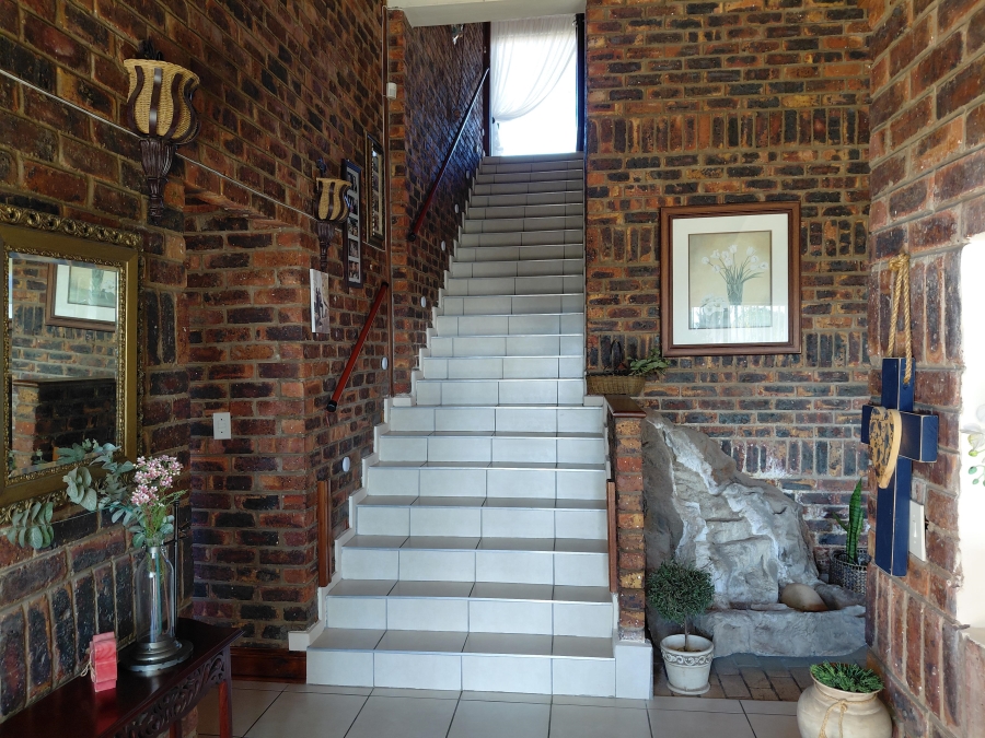 5 Bedroom Property for Sale in Heuwelkruin Eastern Cape